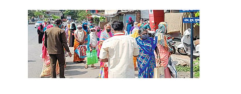 The Heat Of The Day Grew, Social Distancing Broke Kolhapur Marathi News