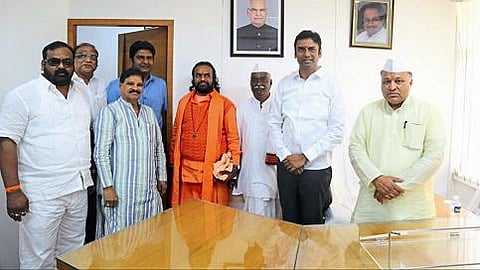 Gadakh accepted the charge of Minister of Water Conservation