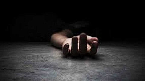 ब्रोकरला फोन करून दुसऱ्या चावीने रूमचा दरवाजा उघडला आणि रिनाच्या मैत्रिणींच्या पायाखाची जमीन सरकली