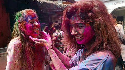 holi