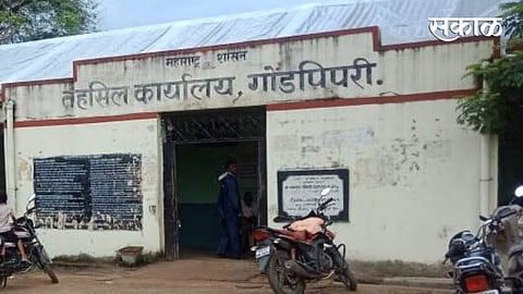 Revenue In charge put wrong password and people are waiting for work done in Chandrapur 