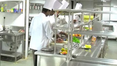 पार्सलसेवेसाठी हॉटेल व रेस्टॉरंट सातनंतरही राहणार खुले 