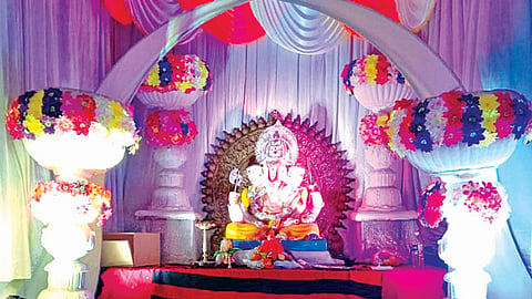 देखावे पाहताना अशी घ्या काळजी! 