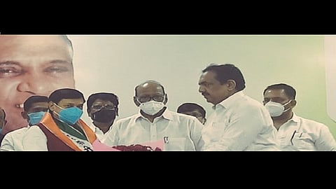 "आता नको वादावादी, आता फक्त राष्ट्रवादी" म्हणत भाजपचा बडा नेता राष्ट्रवादीत ! 