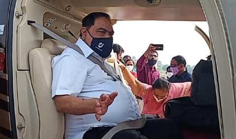 एकनाथ खडसें मुंबईकडे हेलिकाॅप्टरने रवाना !