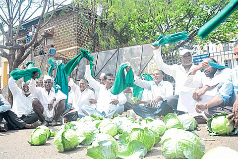 farmer protest in belgaum collector office
