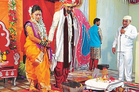 Look at what the bride and groom did, the eighth round of the wedding