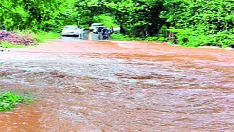 cloudburst in lanja ratnagiri again damages the crop and day today life in ratnagiri