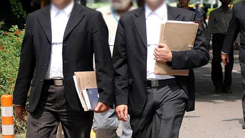 lawyer facing problems due to corona in nagpur 