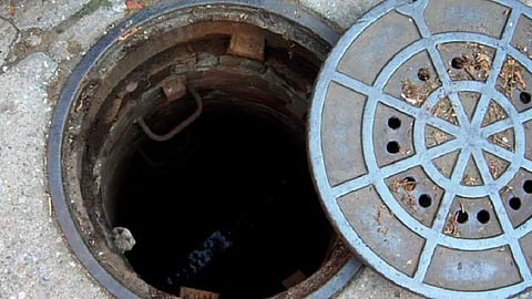 खेळता खेळता ४ वर्षीय अफिफाचा तोल गेला आणि अन्सारी कुटुंबावर ओढवला दुःखांचा डोंगर