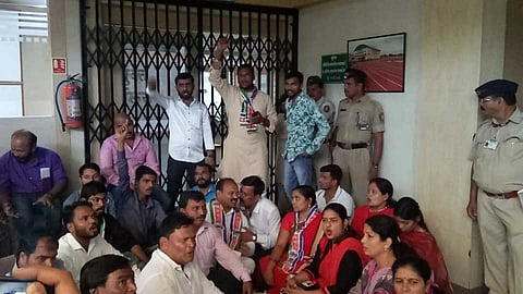 The MNS movement on the issue of potholes