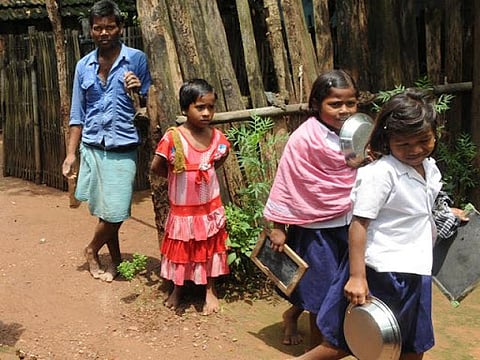 सातपुडातील आदिवासी पाड्यांवरील शेकडो बालके पोषण आहारापासून वंचित 