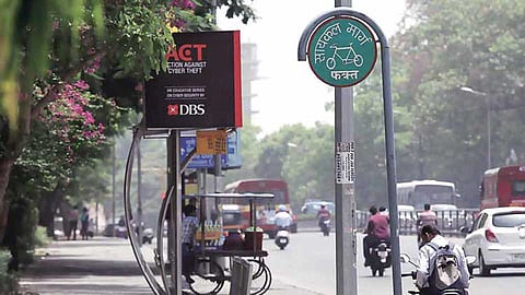 Two cycle tracks exist, open to use