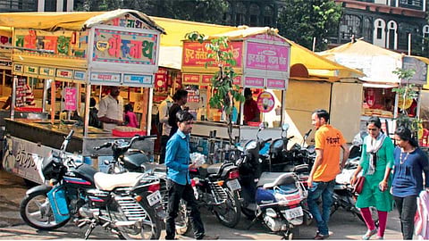 राजे.. पोटापाण्यासाठी आलेल्यांची परवड थांबवा