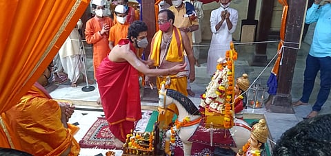 वहन न फिरता जळगावचा रथोत्सवाला सुरवात, भाविकांनी ऑनलाईन घेतले दर्शन 