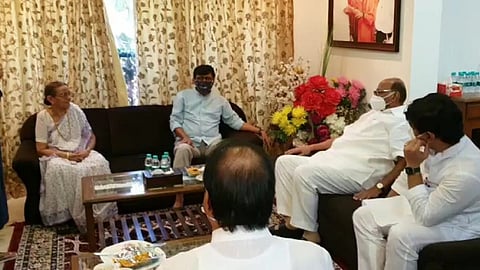 जेंव्हा शरद पवार सकाळी सकाळीच जातात संजय राऊतांच्या घरी 
