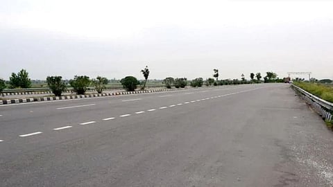 लॉकडाऊनमध्ये पायीच निघालेले गावाकडे आणि कोरोनाने असाही घेतला जीव...