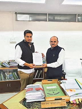 MLA Pawar took up the Madhok issue