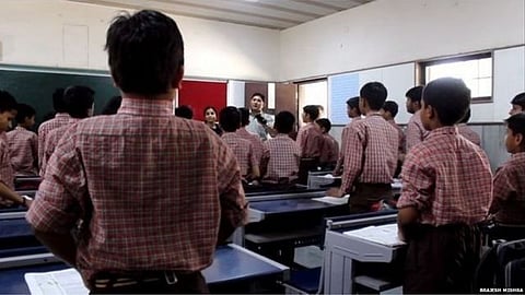 Akola Marathi News School closed, coaching classes in full swing, parents still confused