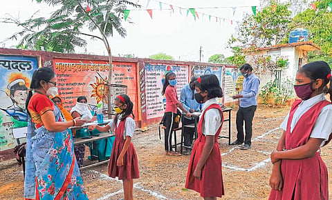 nearby 25 percentage student present in school on first day in nagpur  