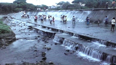 know the history of a lake which has the origin  of a river  