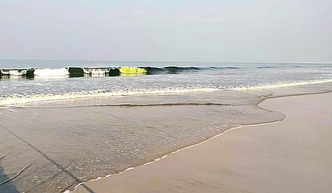 guhagar beach yellowish waves information by mayuresh patankar