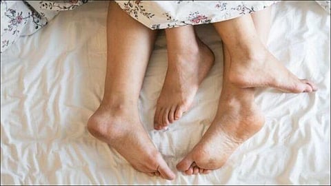 couple sleep 