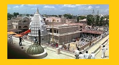 Akola News Shegaon economic cycle breaks, Vidarbhas Pandharti workers starve, businessmen also helpless