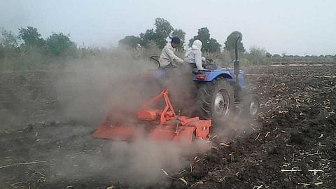 Autrocity against seven people Akola News: Farm quarrel erupts; Autrocity against seven people