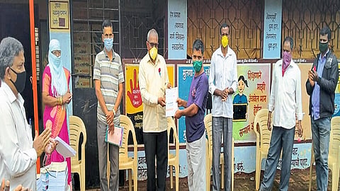 Swadhyay Booklet Given To Students Who Do Not Have Online Facility Kolhapur Marathi News