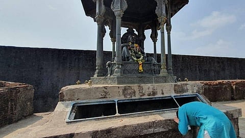 Removed barricades on the rajsadar at Raigad Sambhaji Rajes appeal to follow etiquette