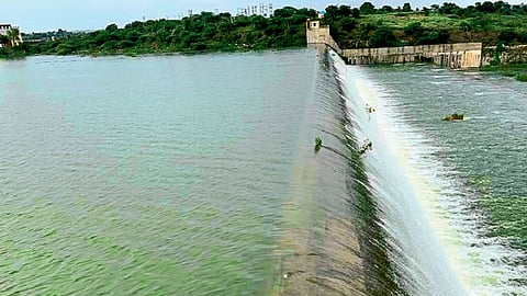 दुष्काळग्रस्त भाग झाला आहे पाणीदार 