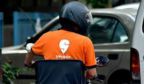 swiggy delivery boy objectionable behavior in front of girl student