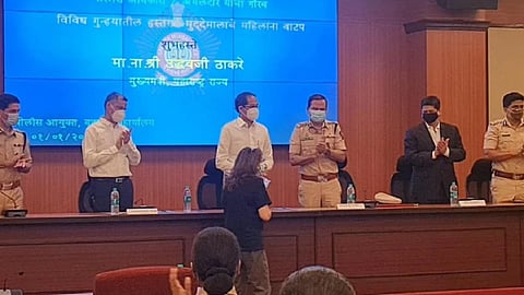 "कोणी कितीही आदळआपट केली तरीही तुमच्या कर्तृत्त्वाला डाग लागणार नाही याची मला खात्री" : उद्धव ठाकरे 