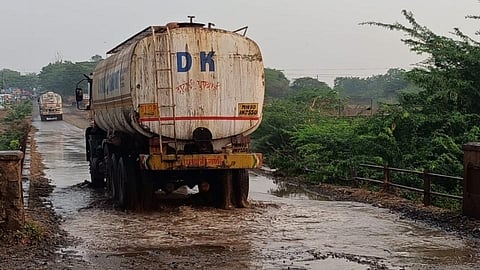 पुसेगाव, बुध, गाेंदवलेसह मायणीत पाऊस; विटा रस्त्यावरील वाहतुक धिम्या गतीने सुरु 