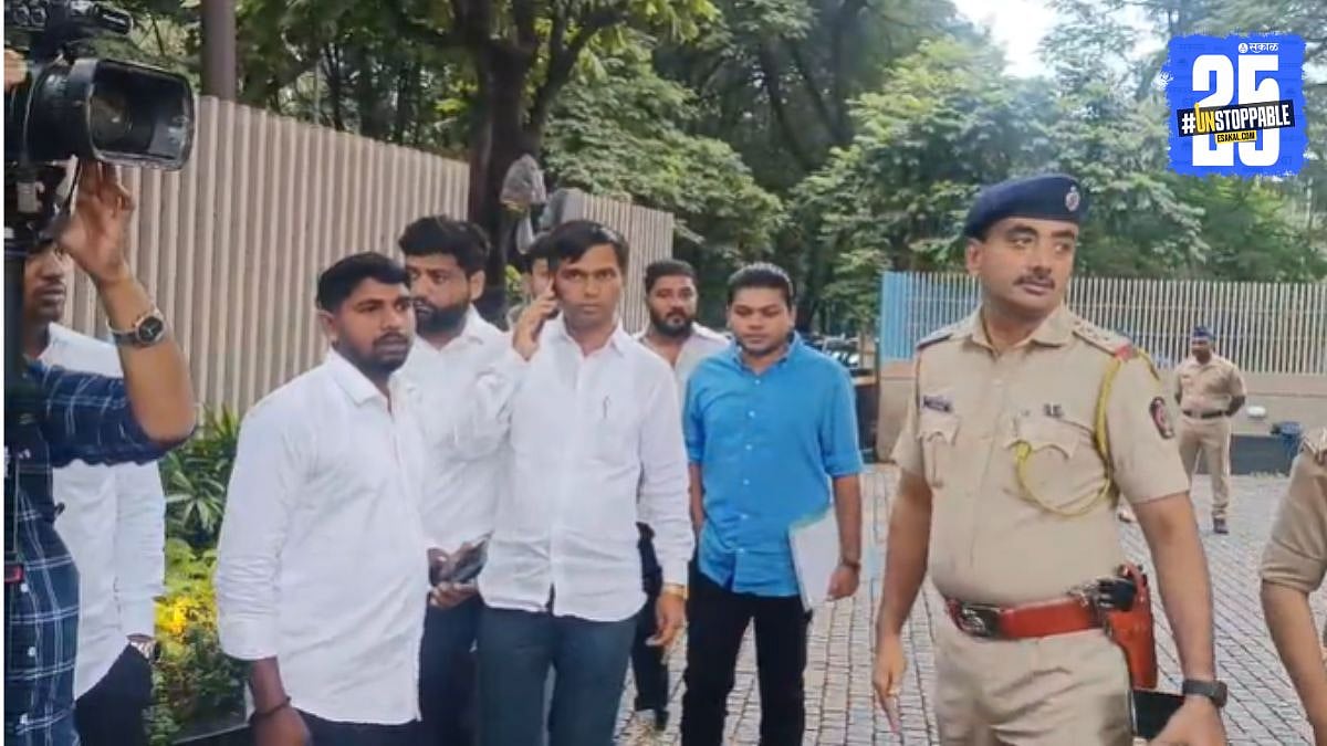 Nitesh Karale: नितेश कराळे मास्तरांना पवारांच्या भेटीला पोलिस सोडेना ...