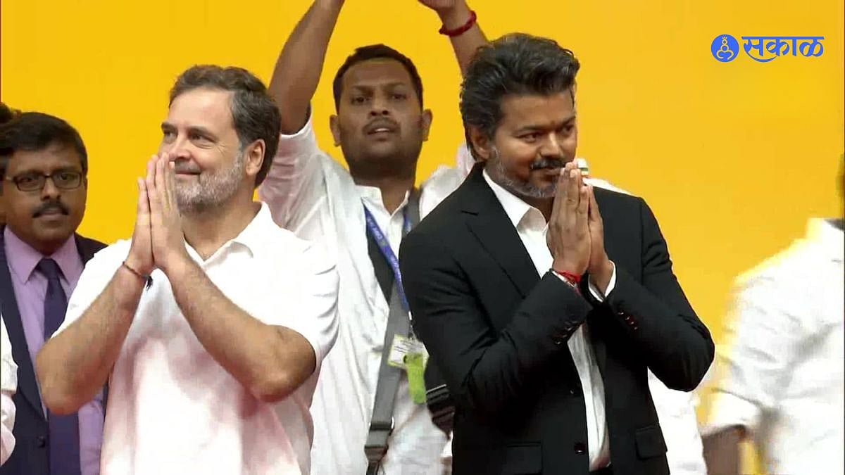 Thalapaty Vijay oath ceremony crowd celebration|डोळ्यात अश्रू, जोडलेला ...