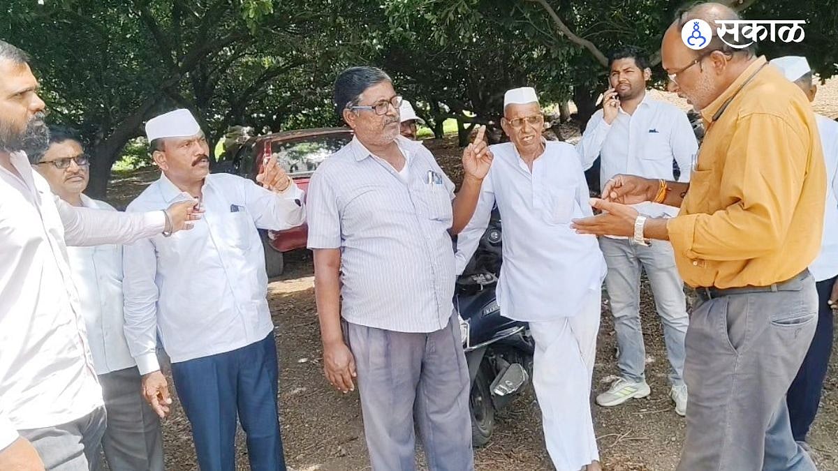 Solar Project Protest: चांडोली खुर्दमध्ये सौर प्रकल्पासाठी खासगी जमिनीत वीजखांब उभारण्यास ग्रामस्थांचा तीव्र विरोध