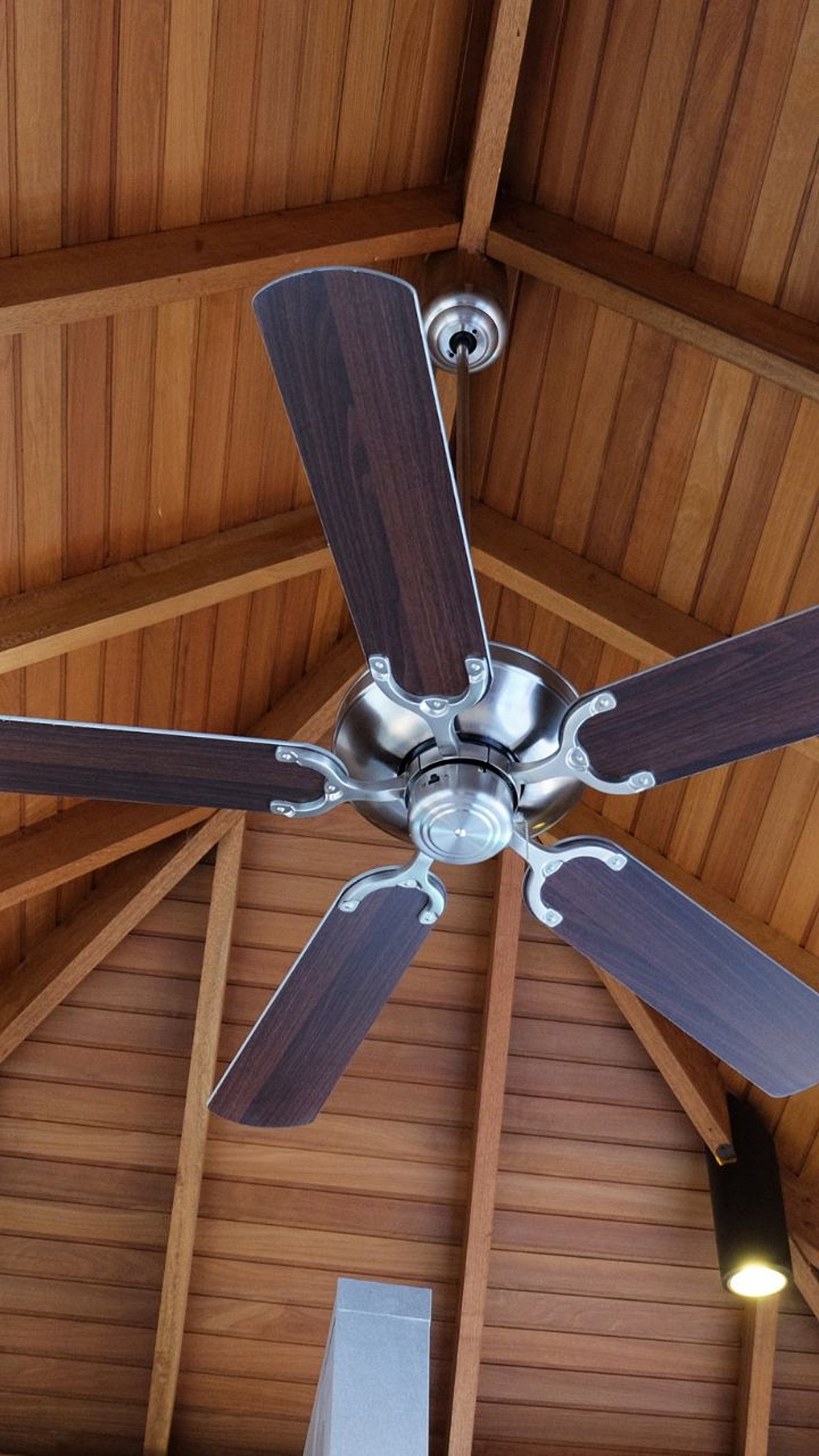 How do these countries cope with heat when ceiling fans are not used ...