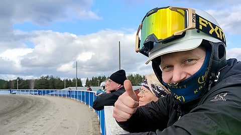 Jussi Näyrä kokee, että hänet on otettu ravipiireissä hyvin vastaan niin ohjastajien kuin valmentajienkin keskuudessa.