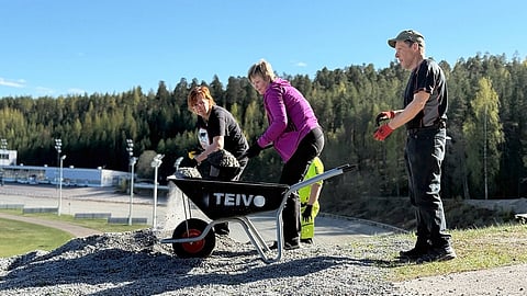 Teivossa talkoillaan Kuninkuusravien eteen.