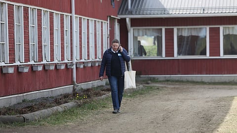 Kun stewardiksi lupaudutaan, stewadiksi myös tullaan. Vaikka pää kainalossa. 