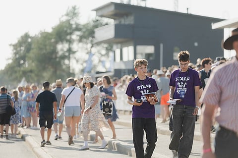 Kuninkuusraveissa työskentelee suuri joukko vapaaehtoisia. Kuva Oulun Kuninkuusraveista vuodelta 2025.