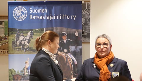 Vt. toiminnanjohtaja Kaisa Kähö ja hallituksen puheenjohtaja Marjukka Manninen. 