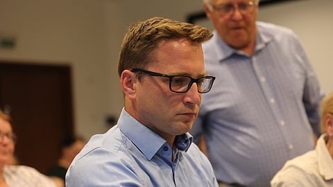 Niklas Närhinen sai raikuvat aplodit tarkastusryhmän esitelmän jälkeen. Tällöin Närhinen sanoi, että hallitukselle ei pitäisi myöntää vastuunvapautta. 