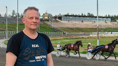 Tarmo Kyrö tuli Ivalosta kotiradalleen Rovaniemelle, ja Look Awayn (4) ohjastaja Janne Lukkari saapui Mäntyvaaraan Kajaanista. Välimatkaa kahden paikkakunnan välille tulee yli 600 kilometriä.