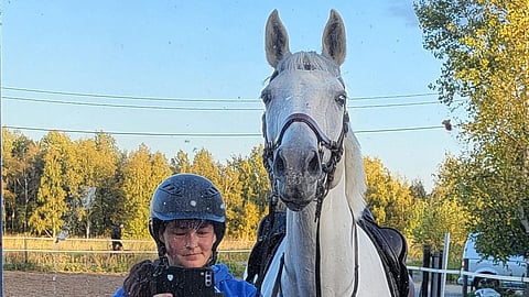 ”Hevoset eivät tee montaa päivää viikossa kahta tuntia päivässä. Se on sellainen ajatus, josta olen pitänyt", Syrjälä sanoo.  