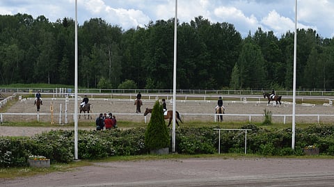 Ratsastuskilpailujen järjestäminen on arvo sinänsä, mutta se käy yhä kalliimmaksi. 