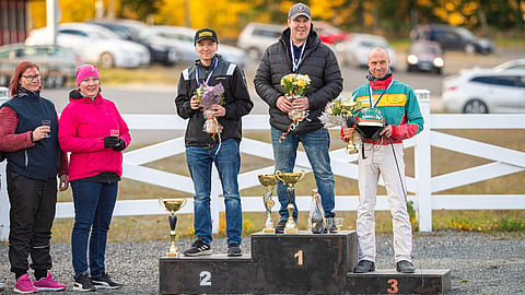 Amatööriohjastajien viime vuoden kärkikolmikko podiumilla: Toni Ripatti (74 pist.), Sami Nummi (84 p.) ja Jani Suonperä (66 p).