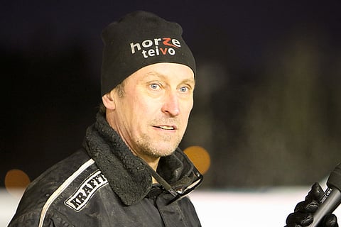 Olli Lähtinen odottaa suojattiaan kärkipäähän villinmiehen tammakilvan finaalissa.